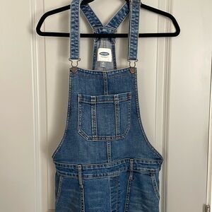Old Navy size 10, regular standard overalls, medium blue very good condition.
